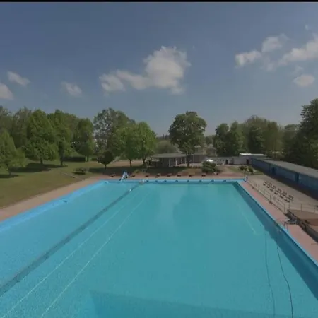 Ferienwohnung Am Freibad & Stadtwald Apartment *