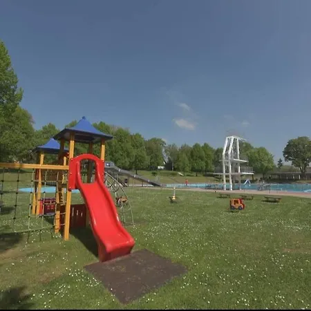 Ferienwohnung Am Freibad & Stadtwald Apartment *