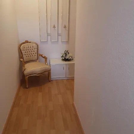 Ferienwohnung Am Freibad & Stadtwald Apartment *