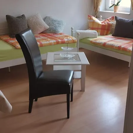Ferienwohnung Am Freibad & Stadtwald Apartment *